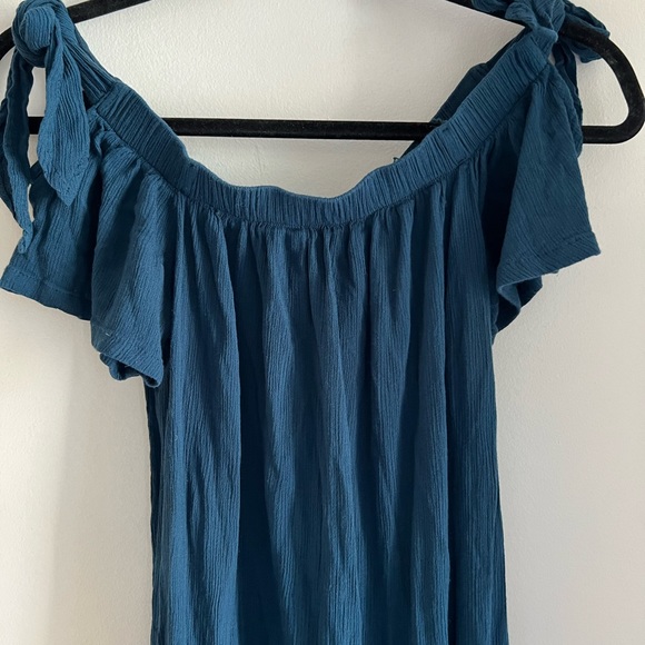 Off the Shoulder Shift Dress - Picture 2 of 4